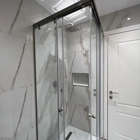 Luxury Lc * Golem (Tirana)